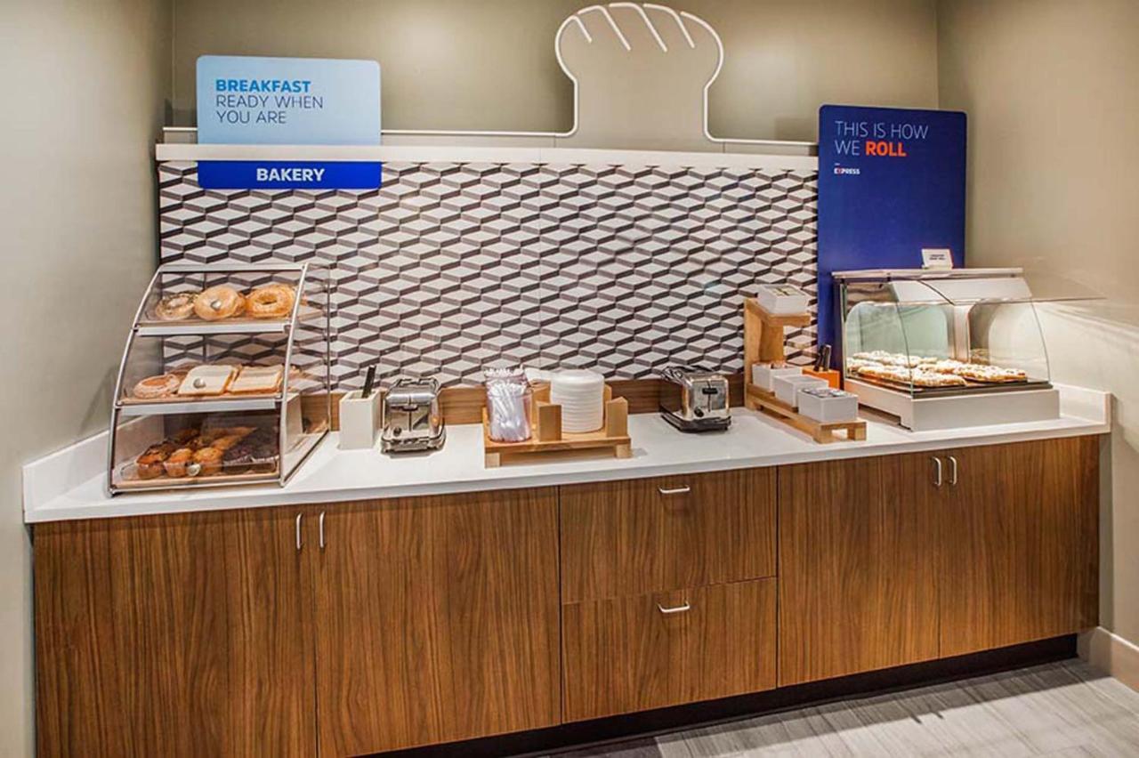 Holiday Inn Express Pittston - Scranton Airport By Ihg Esterno foto